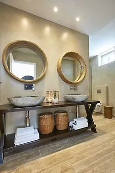 Amor Hideaway Villas 4*